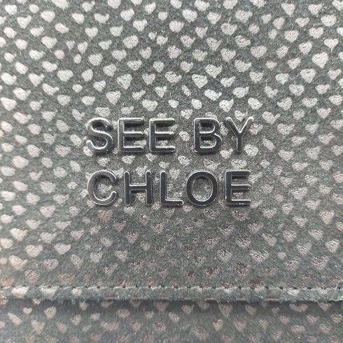 シーバイクロエ SEE BY CHLOE メタル ロゴ フラップ 長財布 レディース