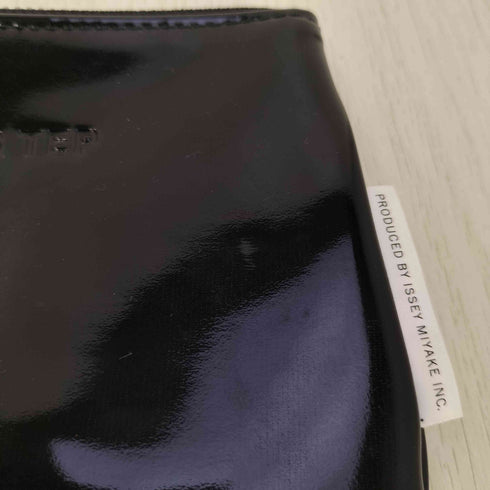 イッセイミヤケ ISSEY MIYAKE ELTTOB TEP エナメル コンパクト ミニポーチ レディース