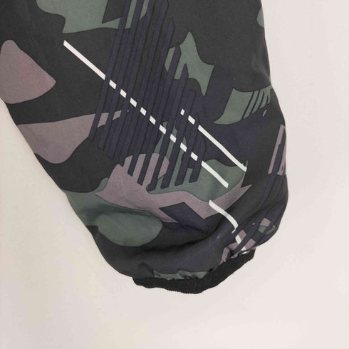 エンポリオアルマーニイーエーセブン EMPORIO ARMANI EA7 カモ柄 ロゴプリントマウンテンパーカー メンズ S