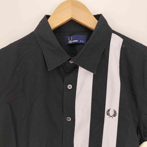 フレッドペリー FRED PERRY ロゴ 刺繍 アシンメトリー ライン デザイン S/S シャツ メンズ import:M