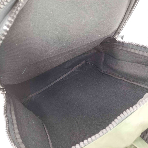 イザック Y’saccs POUR HOMME ロゴワッペン デカジップ バックパック メンズ