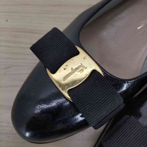 サルヴァトーレフェラガモ Salvatore Ferragamo フェラガモリボン エナメルパンプス レディース US:7