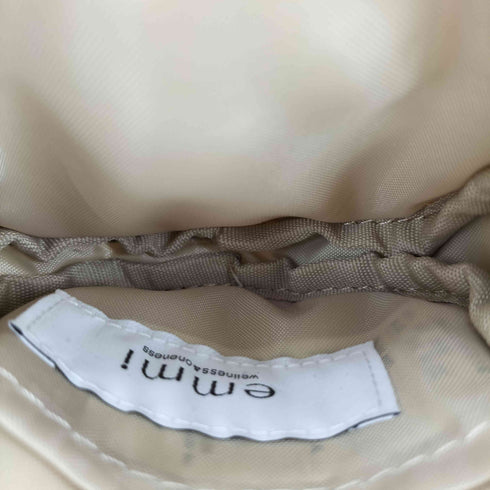 エミ emmi ハートモチーフ ロゴチャーム レディース ONE SIZE
