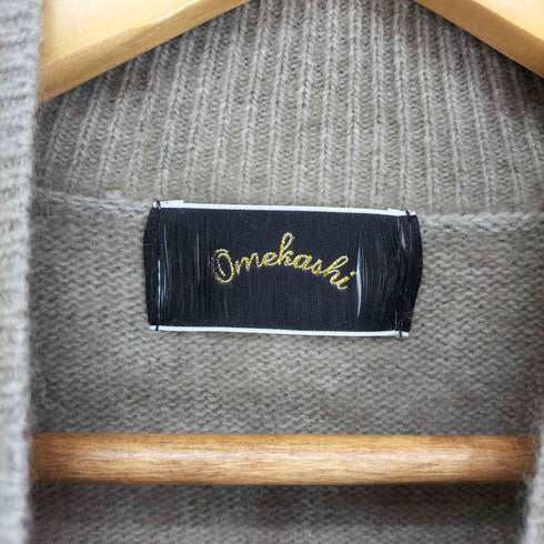 オメカシ omekashi ラクーン混 ハイネックニット レディース FREE