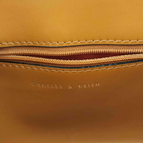 チャールズアンドキース CHARLES&KEITH 19AW フロントフラップ レクタングルクロスボディバッグ レディース