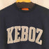 ケボズ KEboz ロゴワッペンクルーネックスウェット メンズ JPN:L