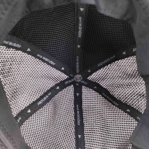 アンドワンダー and wander back mesh cap メンズ