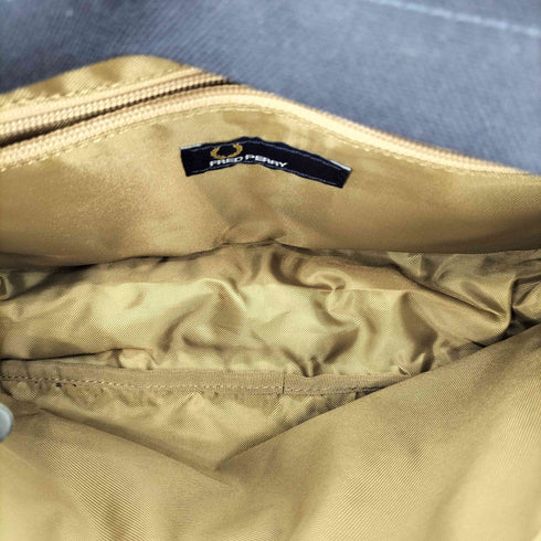 フレッドペリー FRED PERRY ロゴ刺繍 スエード切替メッシュボディバッグ メンズ