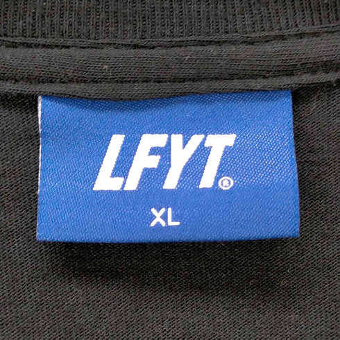エルエフワイティー LFYT キャラクタープリントTシャツ メンズ import:XL
