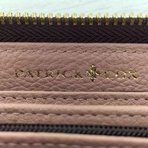 パトリックコックス PATRICK COX ロゴエンボス 総柄 ラウンドジップ レザー 長財布 レディース