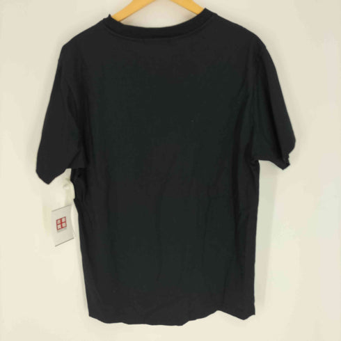 タトラス TATRAS 24SS チェスト ポケット ロゴ チャーム Tシャツ メンズ 01