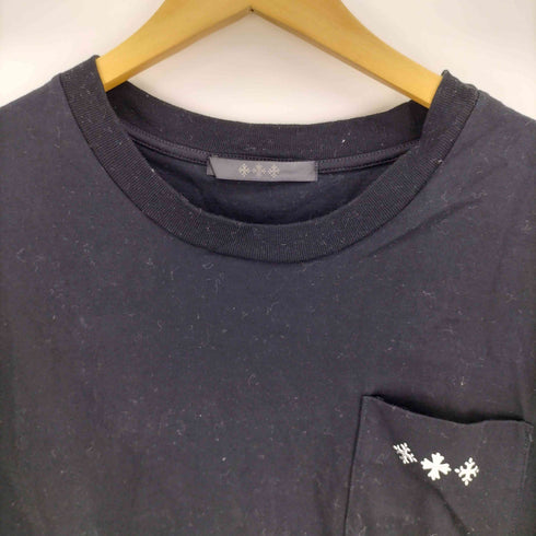 タトラス TATRAS 24SS チェスト ポケット ロゴ チャーム Tシャツ メンズ 01