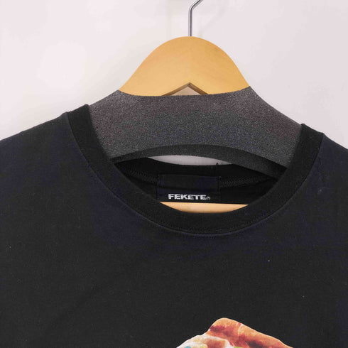 フェケテ FEKETE FEKETE MADE PIZZADRUGS LONG SLEEVE TEE メンズ