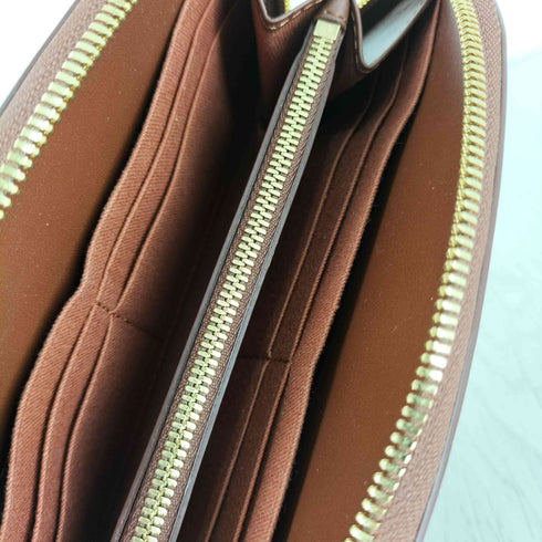 アーペーセー A.P.C. Demi-Lune デミルネ ハーフムーン レザーウォレット レディース