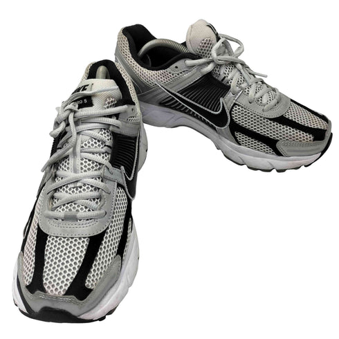 ナイキ NIKE Zoom Vomero 5 Metallic Silver Pure Platinum ズーム ボメロ5 メタリックシルバー ピュアプラチナム スニーカー メンズ JPN:27.5