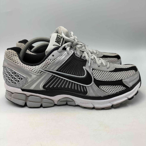 ナイキ NIKE Zoom Vomero 5 Metallic Silver Pure Platinum ズーム ボメロ5 メタリックシルバー ピュアプラチナム スニーカー メンズ JPN:27.5