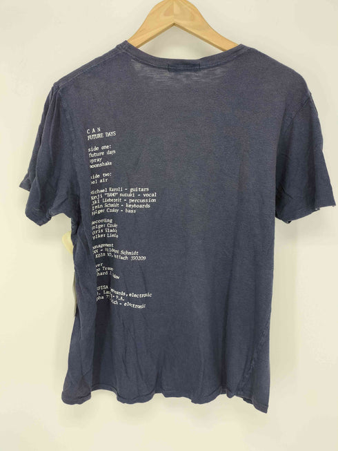 アンダーカバーイズム UNDERCOVERISM CAN FUTURE DAYS シングルステッチ プリントTシャツ メンズ 1