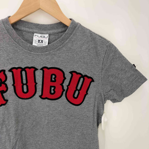 フブ FUBU MUSCLE FIT フェルト ロゴ クルーネック S/S Tシャツ チビT Y2K レディース import:S