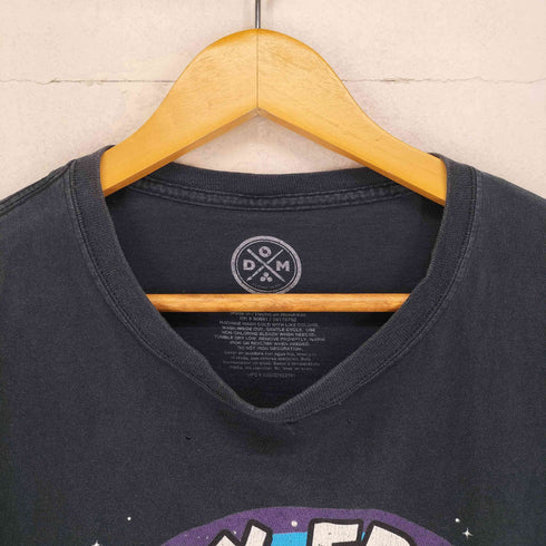 NOBODY FREAKIN CARES フロントプリントS/S TEE メンズ JPN:XL