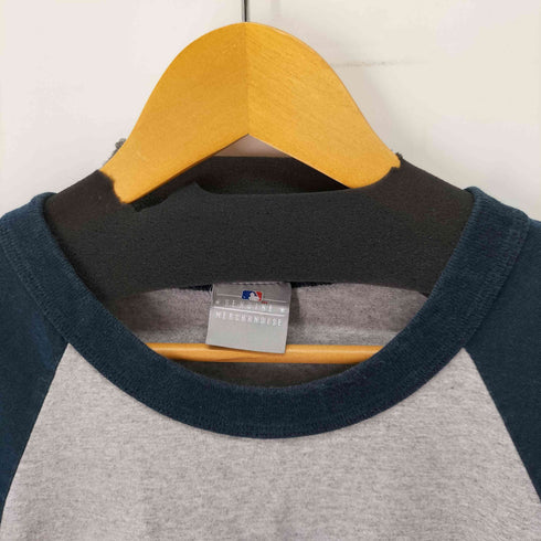 ジェニュインマーチャンダイズ GENUINE MERCHANDISE ナンバリング チームロゴプリント S/S ラグランTシャツ メンズ import:XL