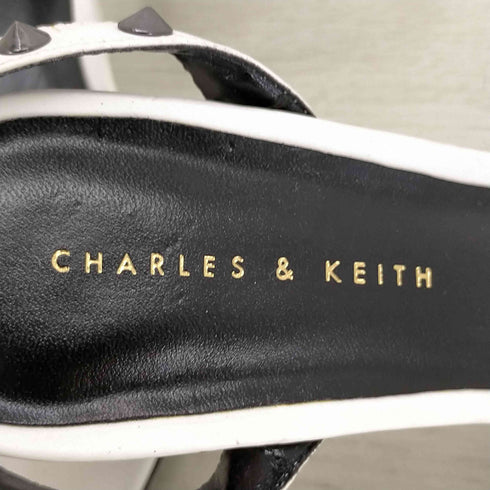 チャールズアンドキース CHARLES&KEITH スタッズストラップヒールパンプス レディース JPN:38