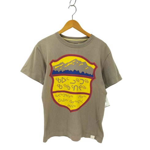 ホワイトマウンテニアリング WHITE MOUNTAINEERING グラフィックプリントクルーネックTシャツ メンズ JPN:M