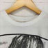 THE END OF MUSIC 袖裾シングル 両面プリントクルーネックアーティストTシャツ メンズ