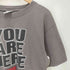 00S USA製 anvilボディ GI APPAREL INC. YOU ARE HERE プリント クルーネック S/S Tシャツ コピーライト2000 メンズ import:M