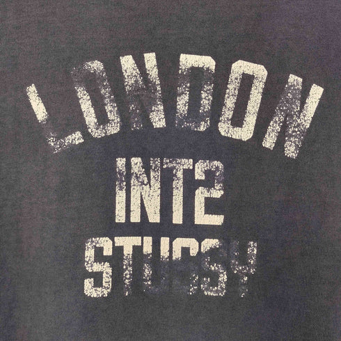 ステューシー Stussy 90-00s USA製 銀タグ LONDON INT2 アームナンバリング プリント シングルステッチ Tシャツ メンズ import:XL