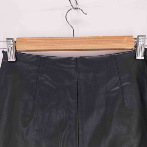 ザラ ZARA 金ボタン フェイクレザーショーツ レディース JPN:XS