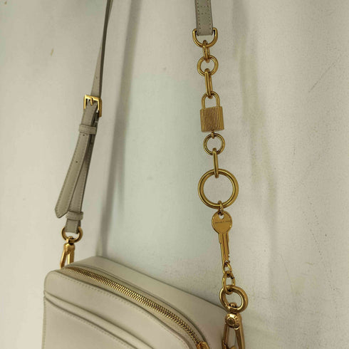 チャールズアンドキース CHARLES&KEITH ロック&キーチェーン ハンドルバッグ レディース