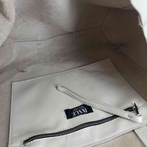 INNUE レザーハンドバッグ レディース