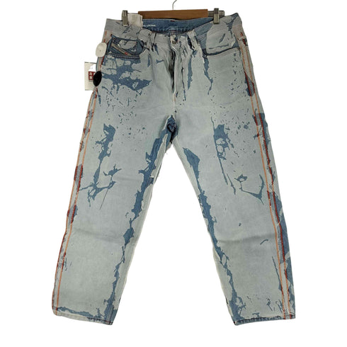 ディーゼル DIESEL Straight Fit Mid-Rise Lightly Washed Jeans メンズ 33