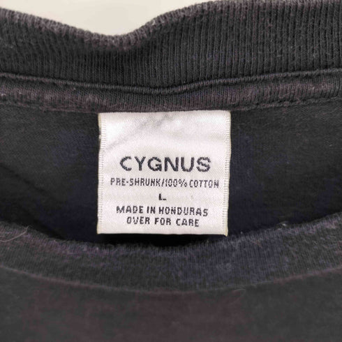 90S CYGNUS ボディ ブラック メタル バンド ロゴ 両面 プリント S/S クルーネック Tシャツ ©1998 メンズ import:L