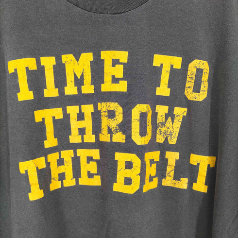 TIME TO THROW THE BELT 袖裾シングル クルーネックTシャツ メンズ