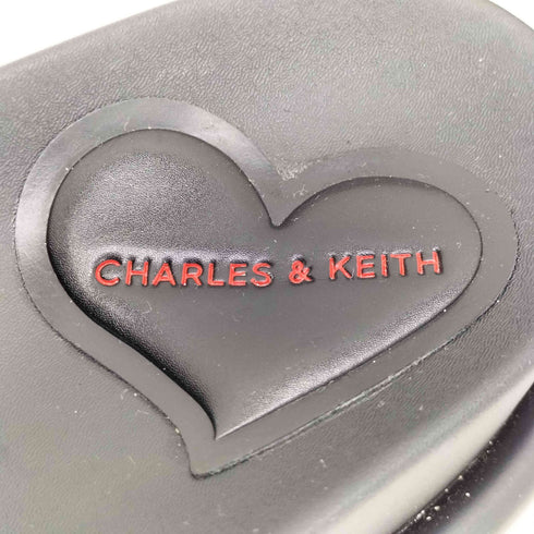 チャールズアンドキース CHARLES&KEITH Dahlia ダリア パッドキルトハートプリントサンダル レディース EUR:37