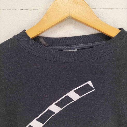 ON LOCATION AT OLD TUGSON 袖シングル 両面プリントクルーネックTシャツ メンズ