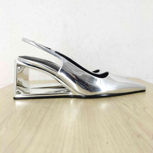 チャールズアンドキース CHARLES&KEITH セリー トライアングルヒールスリングバックパンプス レディース JPN:23.5