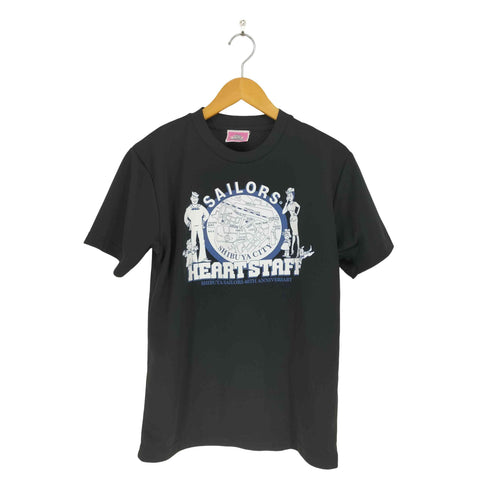 SHIBUYA SAILORS 40TH ANNIVERSARY フロントプリントクルーネックTシャツ メンズ
