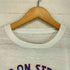 袖裾シングル KEEP ON STROKIN' 1979 フロントプリントクルーネックTシャツ メンズ