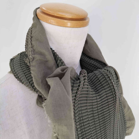 ミー イッセイミヤケ me ISSEY MIYAKE プリーツ 切替 フリル ストール レディース