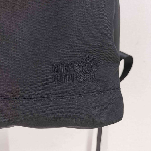 マリークワント MARY QUANT オールブラックシンプルロゴ リュックL レディース