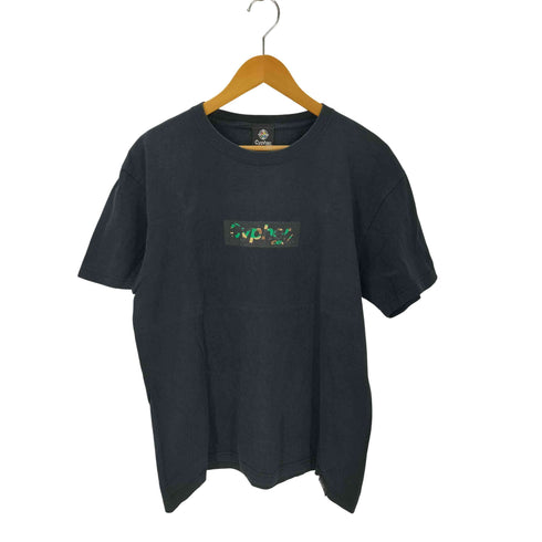 CYPHER CODE ボックスロゴプリント クルーネック半袖Tシャツ メンズ