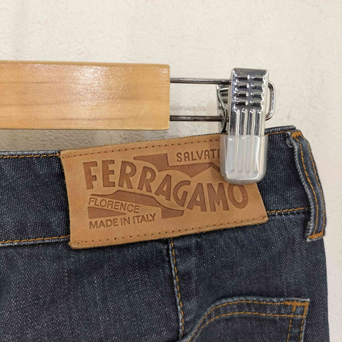 サルヴァトーレフェラガモ Salvatore Ferragamo イタリア製 ストレッチストレートデニム レディース