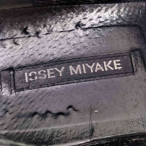イッセイミヤケ ISSEY MIYAKE プレーントゥレザースリッポン メンズ JPN:26