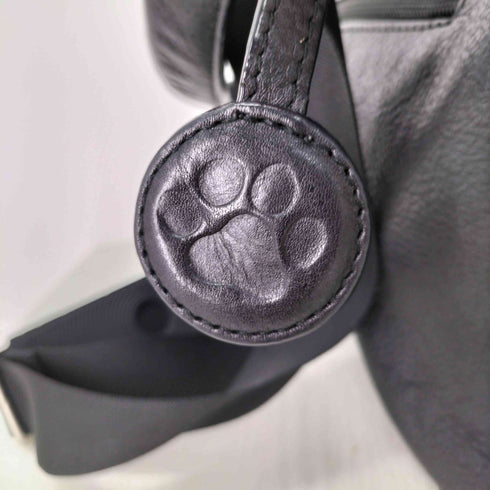 ハッシュパピーズ HUSH PUPPIES チャーム付きレザーショルダーバック レディース