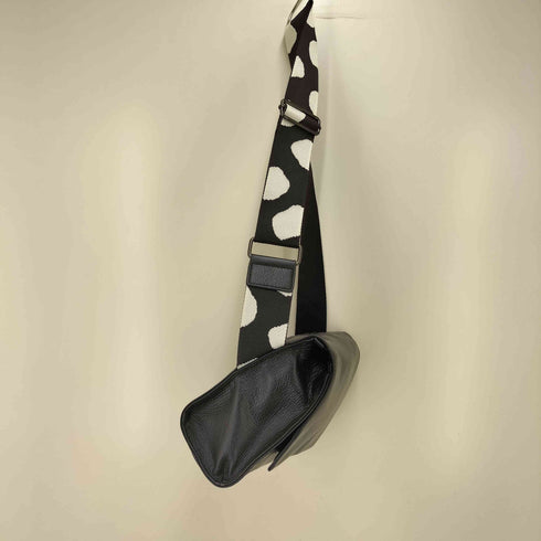 イアパピヨネ ear PAPILLONNER 柄ワイドテープショルダーバッグ レディース