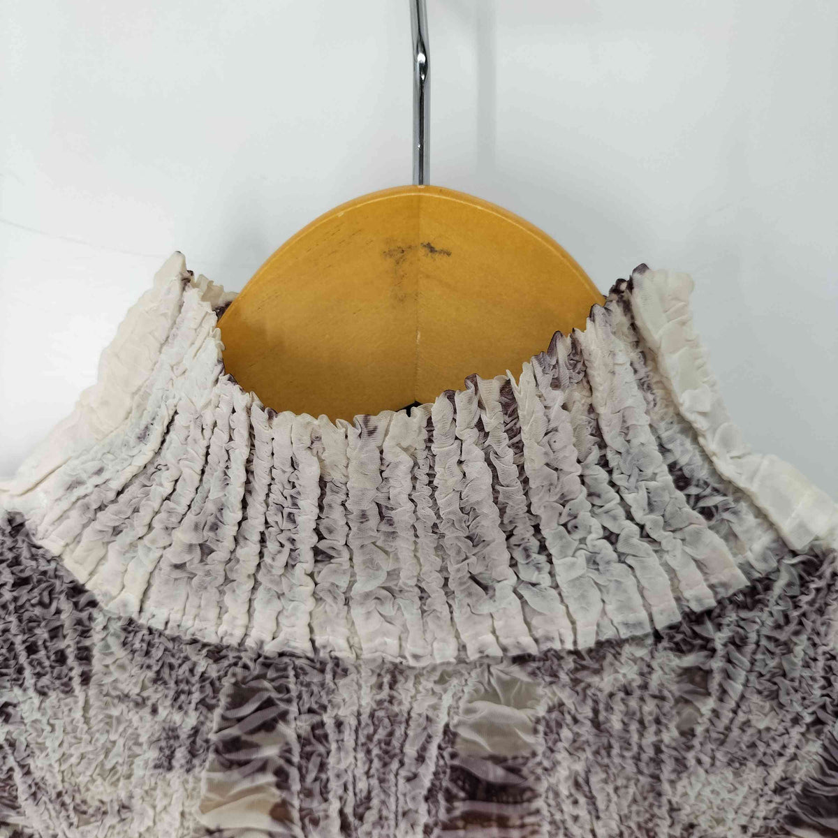 ヨシキヒシヌマ PEPLUM by YOSHIKI HISHINUMA ハイネックフリル