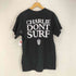 ギルダン GILDAN charlie don't surf グラフィックプリント クルーネック バンド Tシャツ カットソー メンズ JPN:L