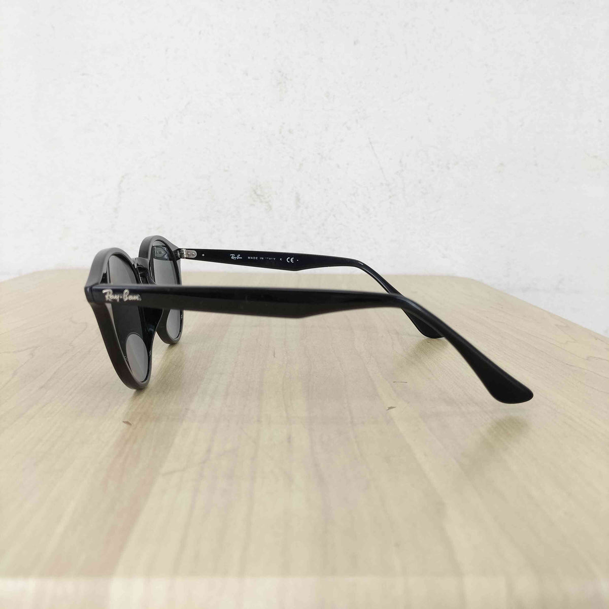 Ray-Ban 黒 ラウンドサングラス　RB2180 51◻︎20 RB2180 Sunglasses in Black and Green Classic - RB2180F | Ray